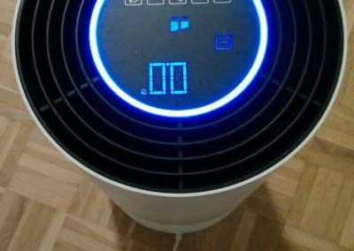 Der Soehnle Luftreiniger im Einsatz. Hier unmittelbar nach dem Einschalten des Geräts. Die korrekten Messwerte erscheinen nach wenigen Sekunden.